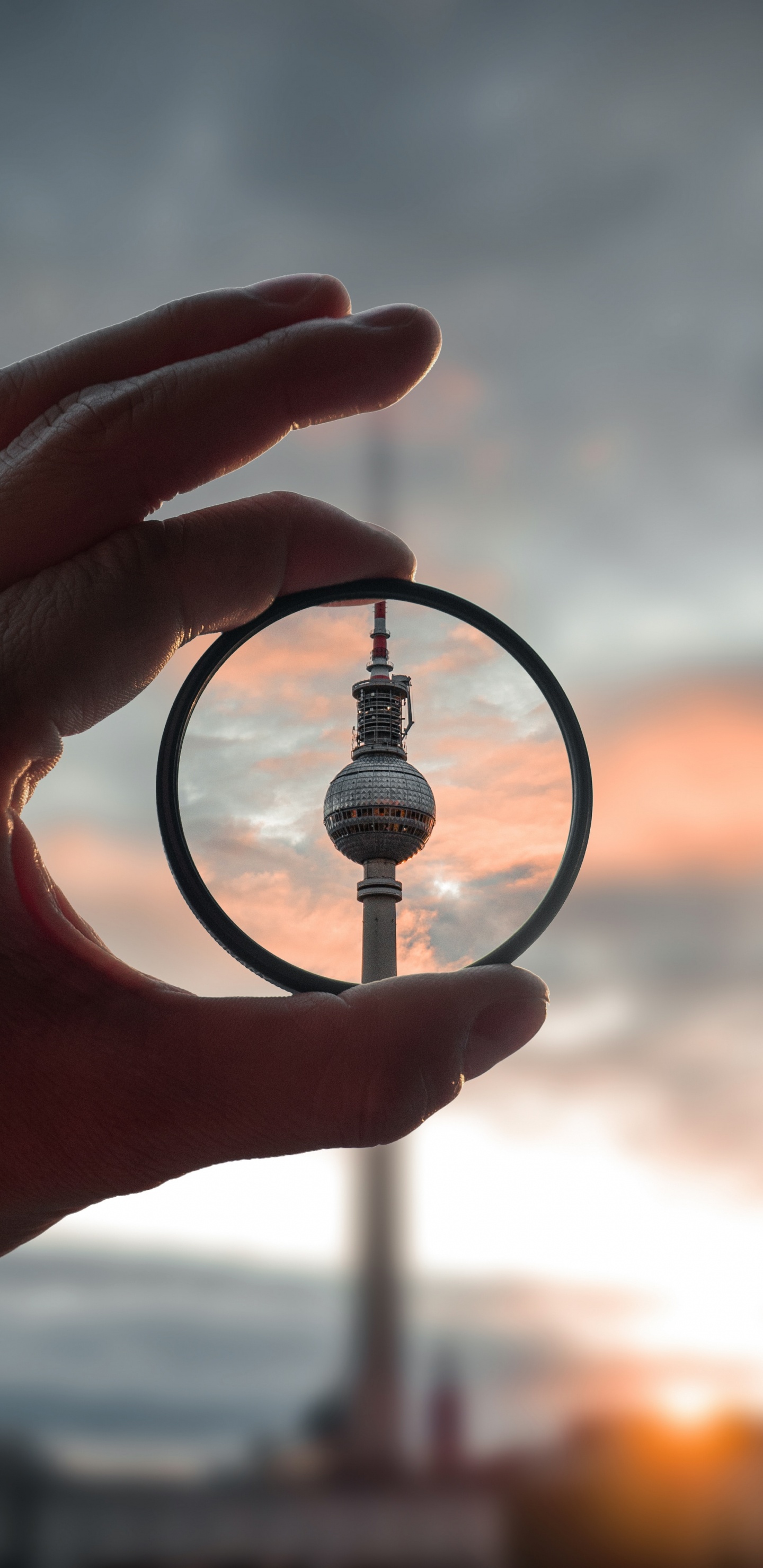 Person Holding Magnifying Glass During Sunset. Wallpaper in 1440x2960 Resolution