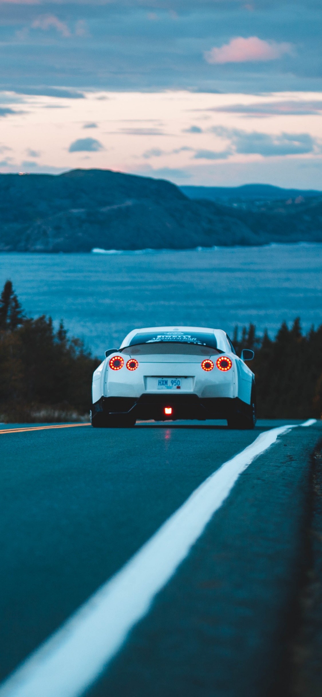 Nissan, Nissan Skyline, Carretera, Azul, Viaje Por Carretera. Wallpaper in 1125x2436 Resolution