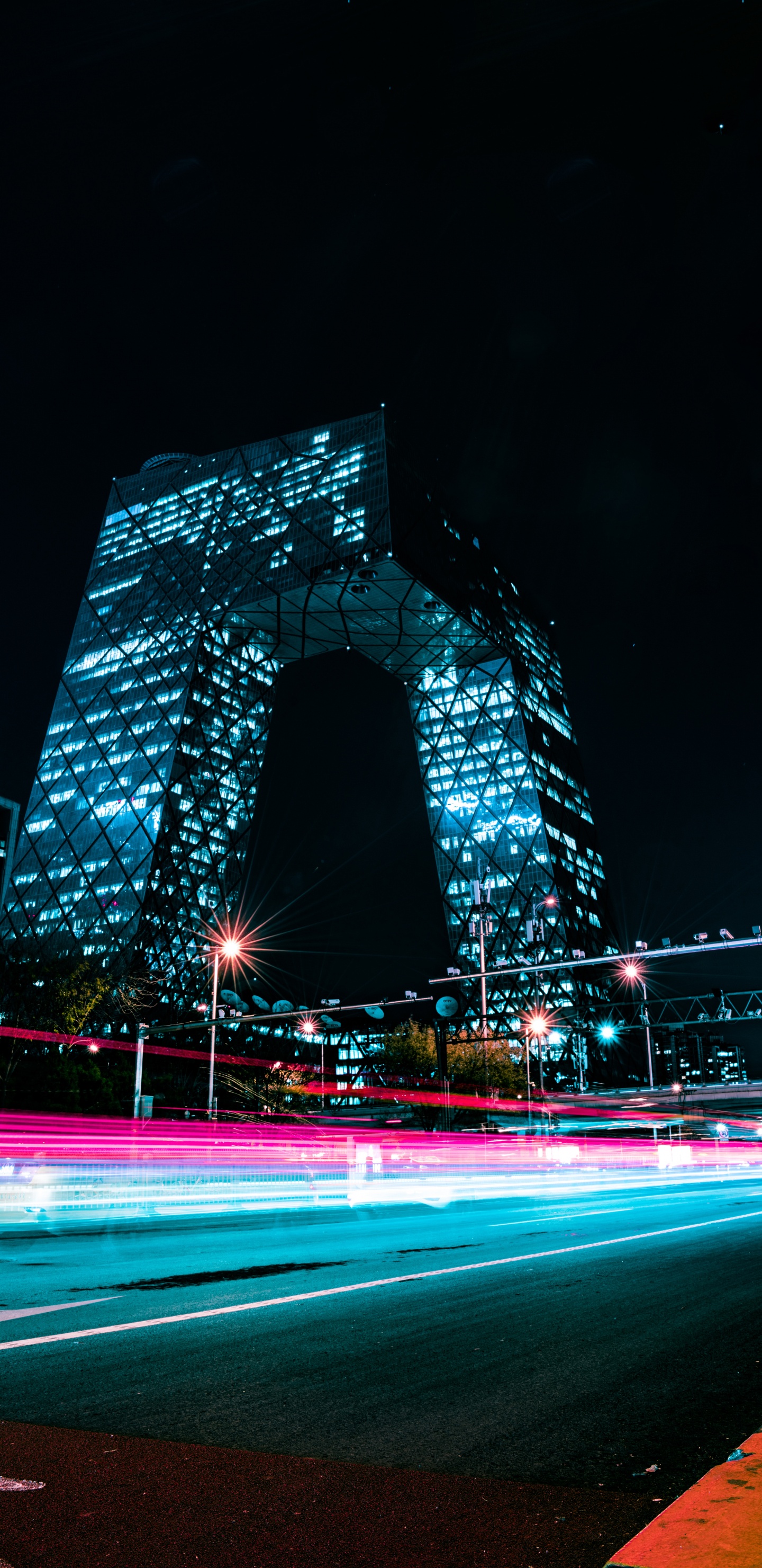 Photographie en Accéléré de Voitures Sur la Route Pendant la Nuit. Wallpaper in 1440x2960 Resolution