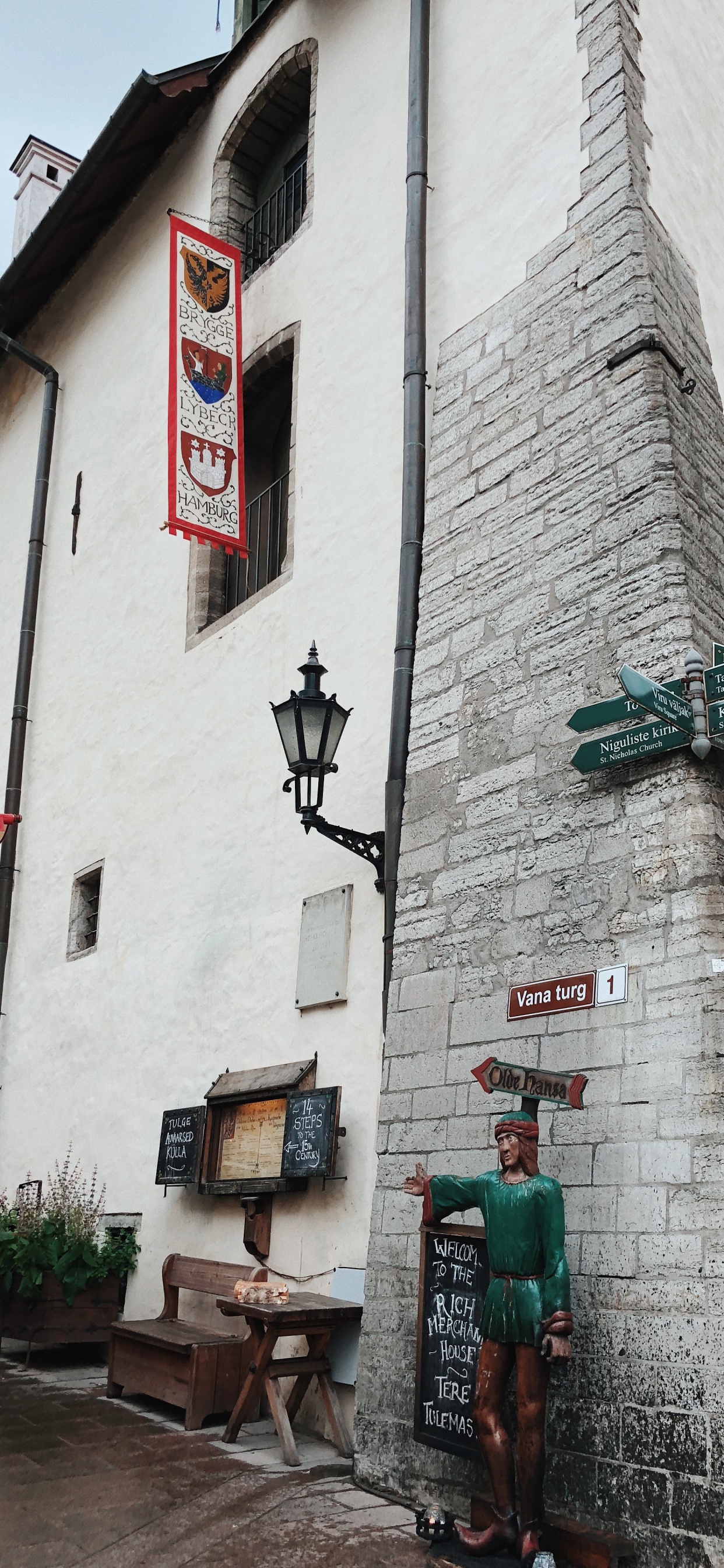 Place de la Vieille Ville, Route, Architecture, Blue, Green. Wallpaper in 1242x2688 Resolution