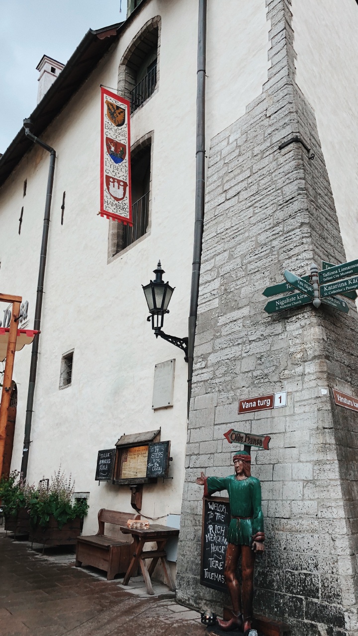Place de la Vieille Ville, Route, Architecture, Blue, Green. Wallpaper in 720x1280 Resolution
