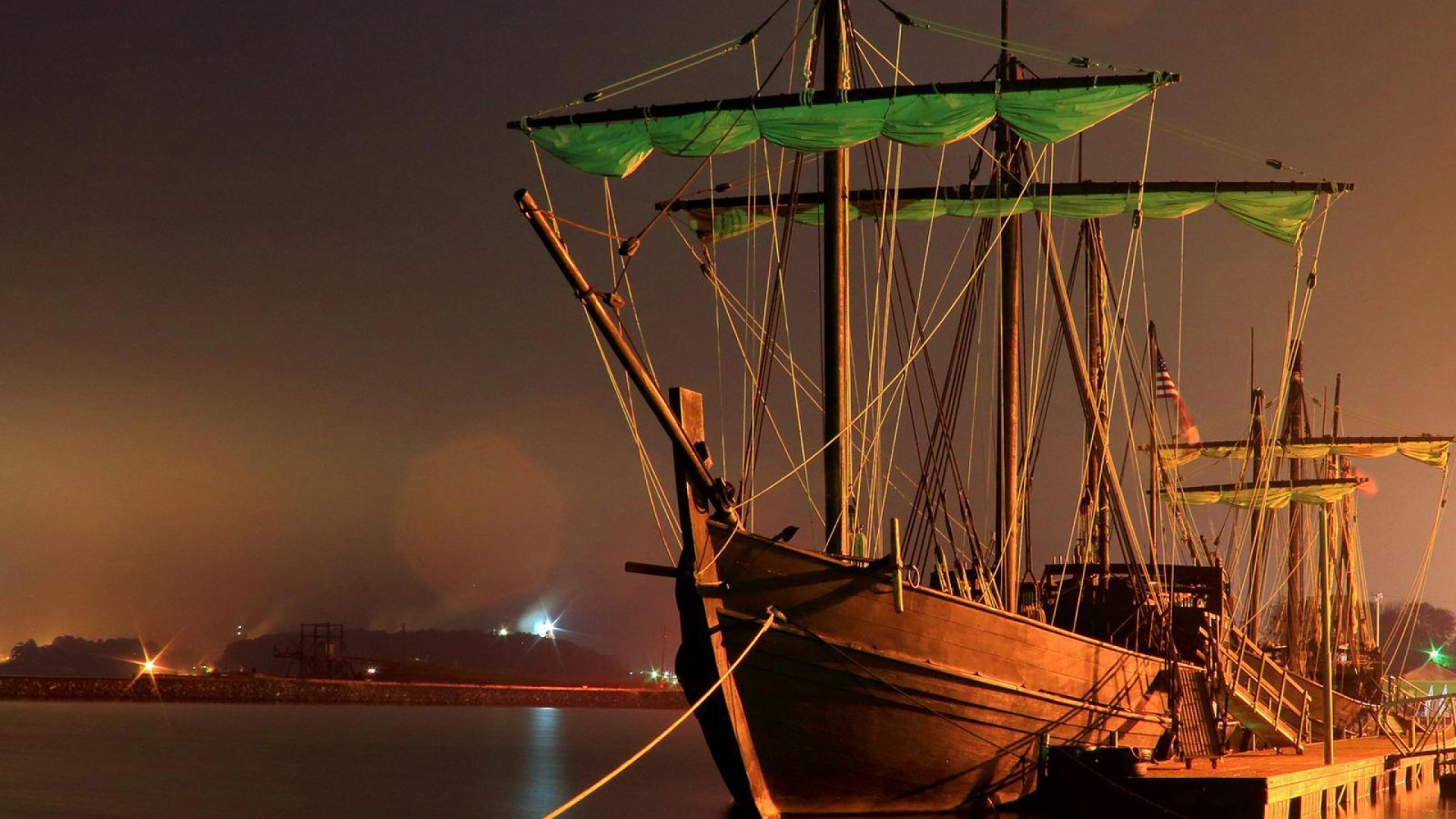 Voilier Marron et Vert en Mer Pendant la Nuit. Wallpaper in 1920x1080 Resolution