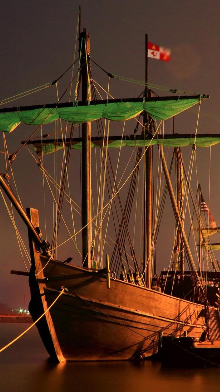 Brown and Green Sail Boat on Sea During Night Time. Wallpaper in 720x1280 Resolution