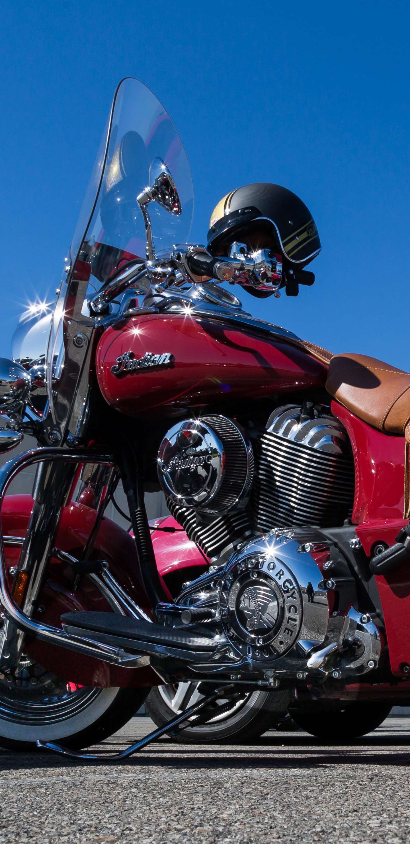 Braunes Und Schwarzes Cruiser-Motorrad. Wallpaper in 1440x2960 Resolution