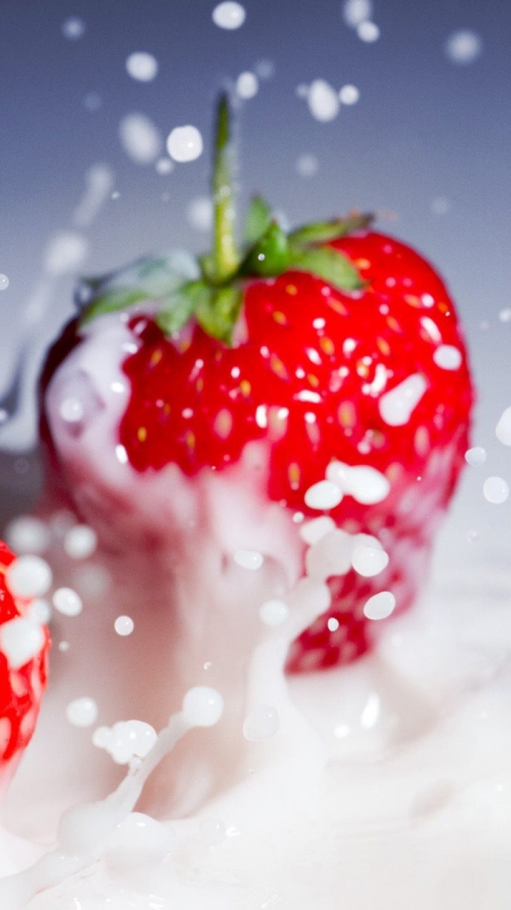 Fraise Rouge Sur Fond Blanc. Wallpaper in 720x1280 Resolution