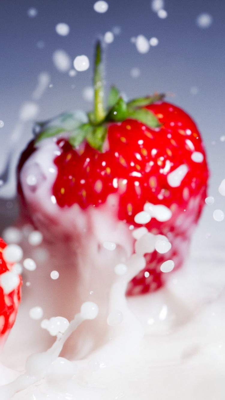 Fraise Rouge Sur Fond Blanc. Wallpaper in 750x1334 Resolution