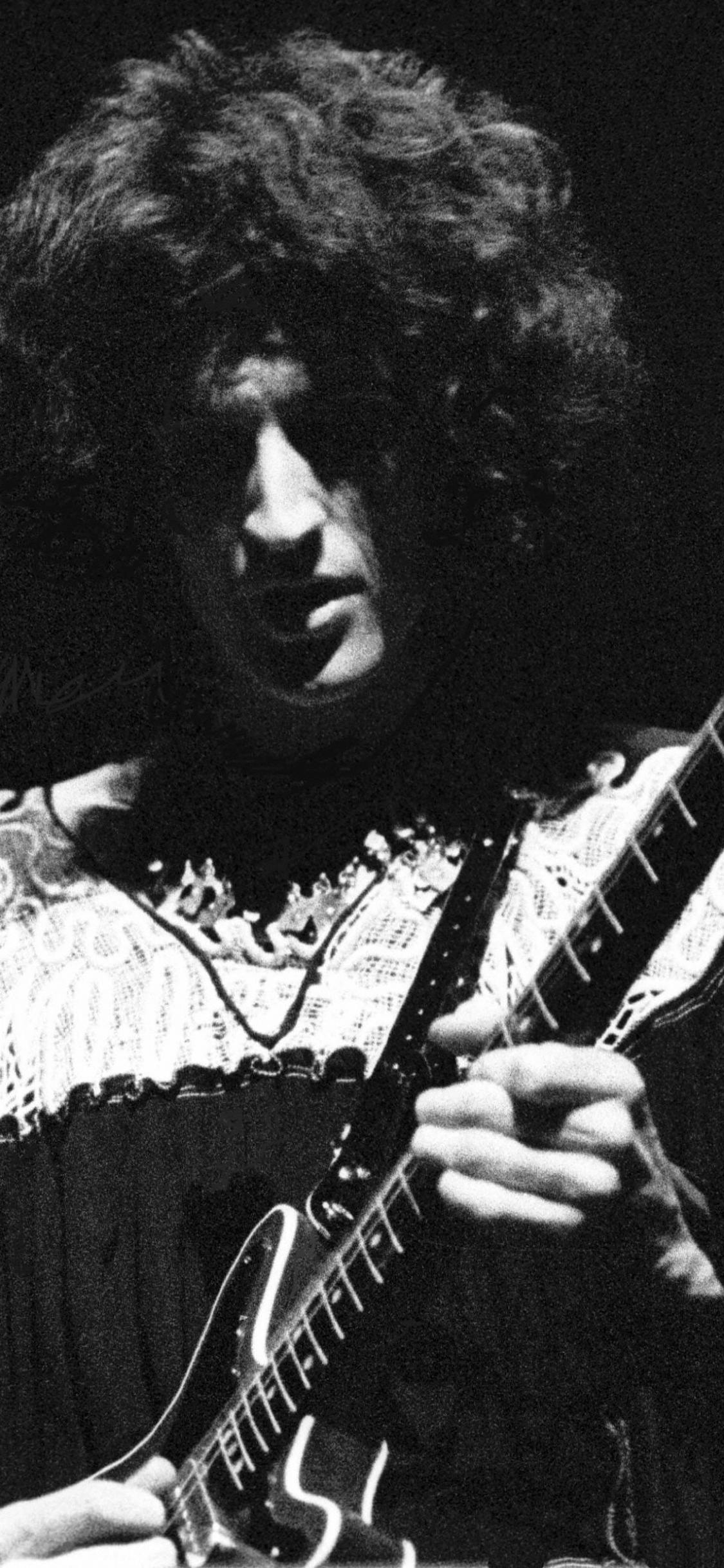 Queen, Musician, Music, Performance, Musical Instrument. Wallpaper in 1125x2436 Resolution