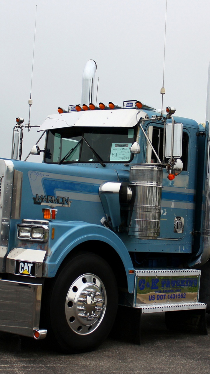 Blue and White Freight Truck. Wallpaper in 720x1280 Resolution