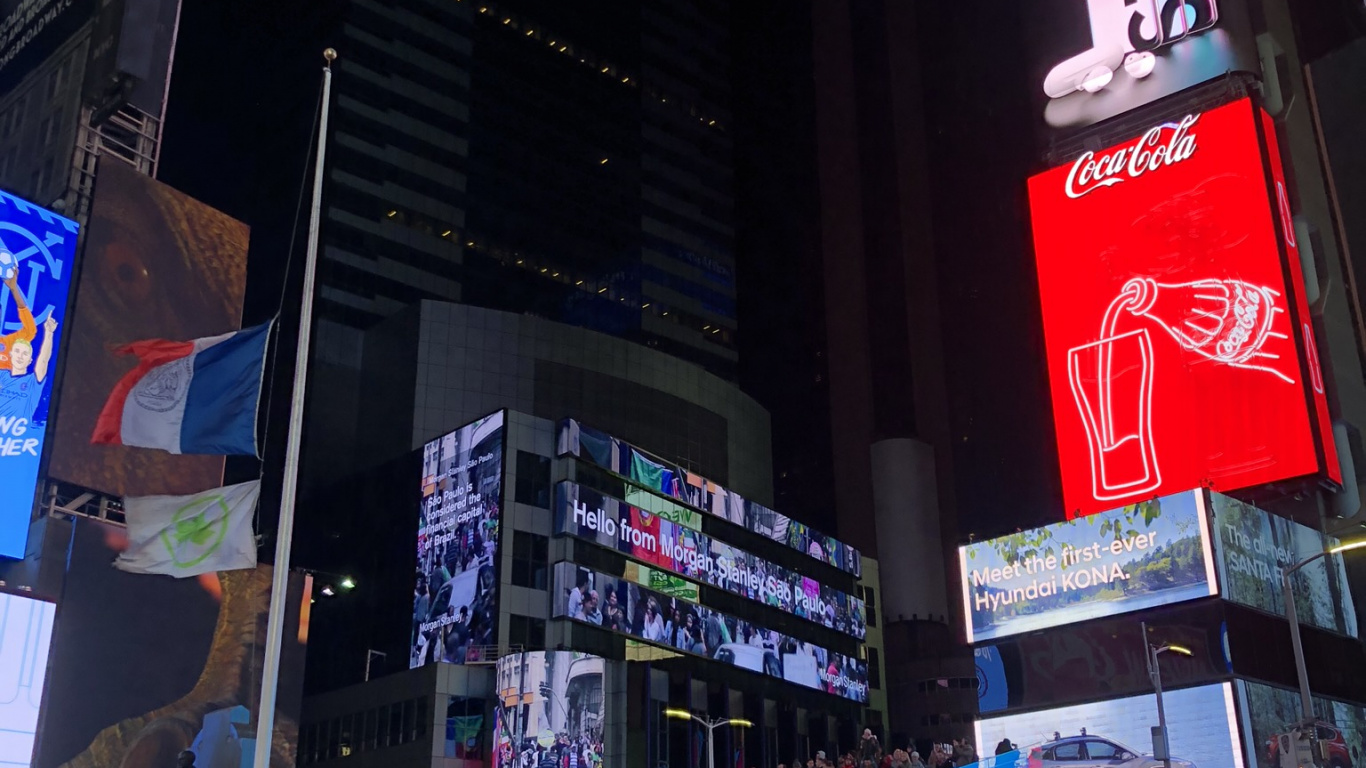 New York City, King, Electronic Signage, Night, Metropolis. Wallpaper in 1366x768 Resolution
