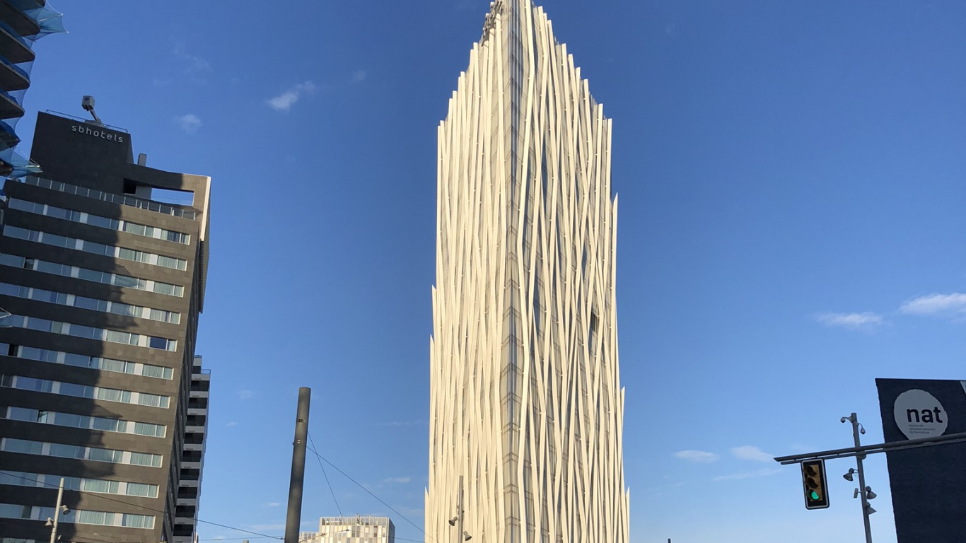 Barcelona, Wolkenkratzer, Tower Block, Infrastruktur, Nachbarschaft. Wallpaper in 1366x768 Resolution