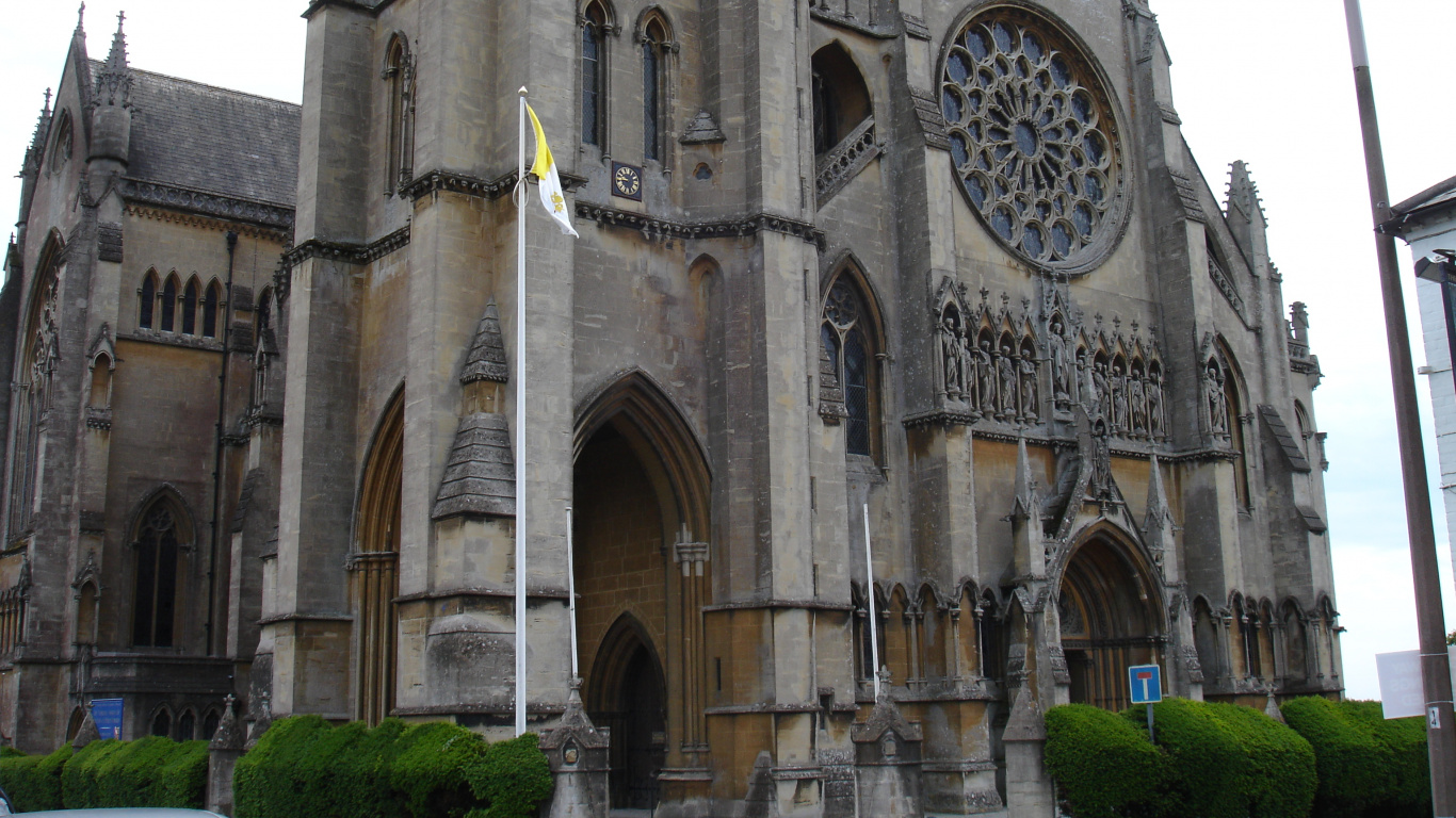 Arundel Cathedral, Arundel Castle, Chichester Cathedral, Cathedral, Medieval Architecture. Wallpaper in 1366x768 Resolution