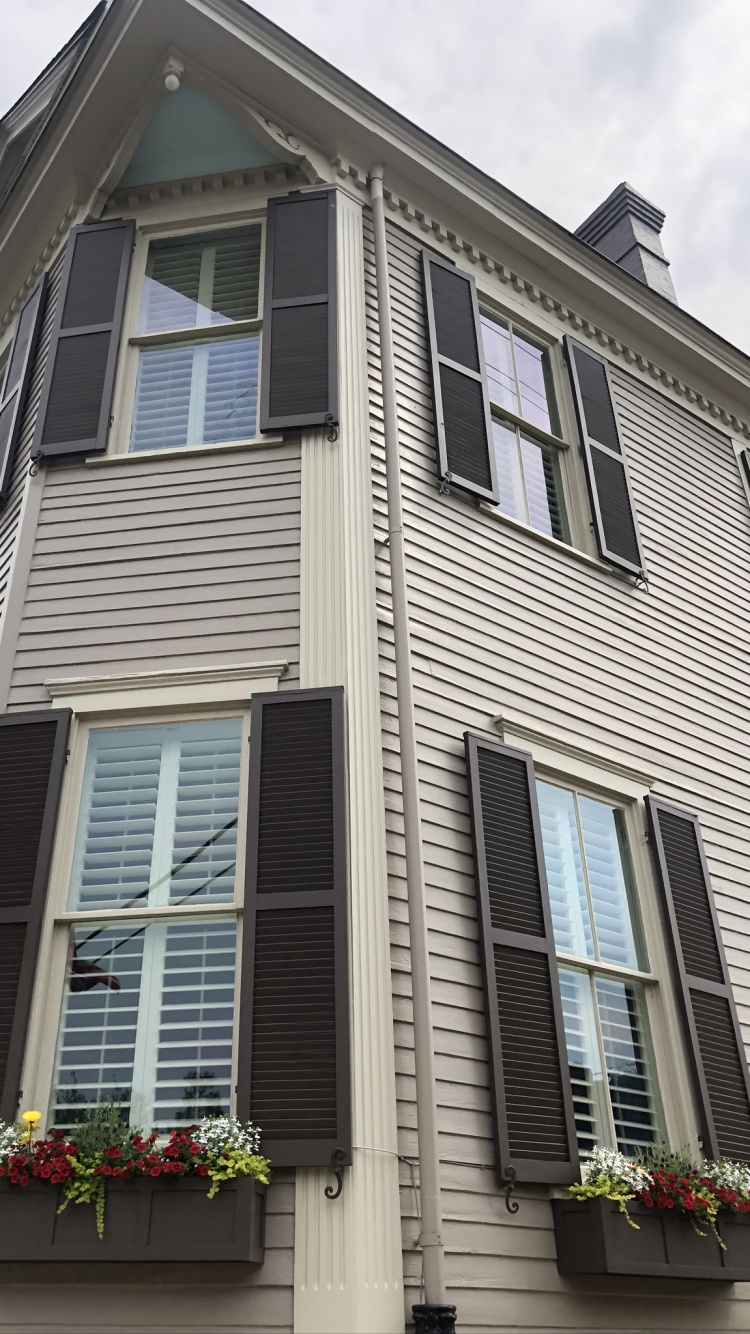 Haus, Immobilie, Fenster, Abstellgleis, Dach. Wallpaper in 750x1334 Resolution