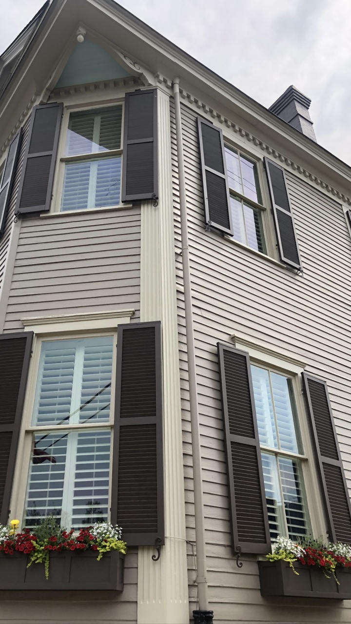 House, Real Estate, Window, Siding, Roof. Wallpaper in 720x1280 Resolution