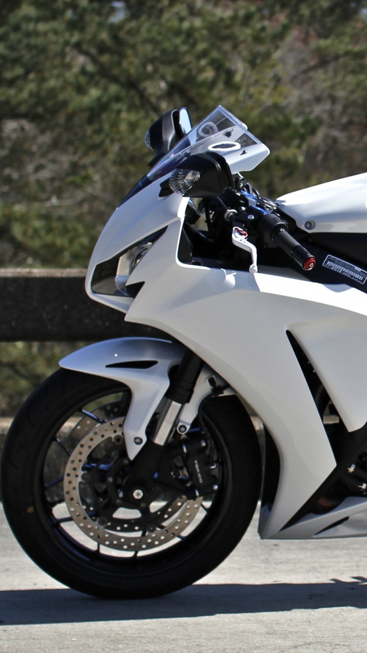 White and Black Sports Bike on Gray Concrete Road During Daytime. Wallpaper in 720x1280 Resolution