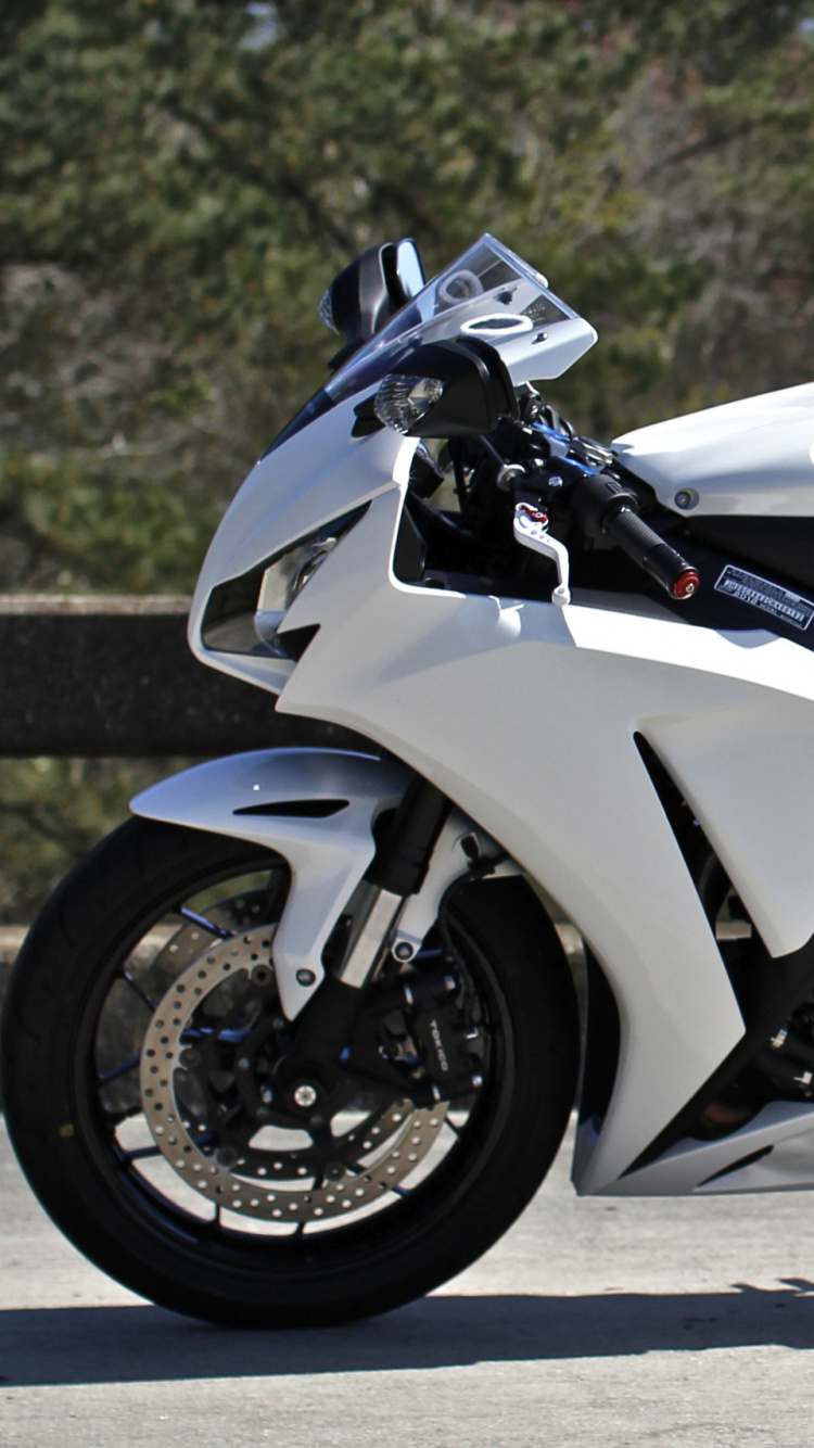 White and Black Sports Bike on Gray Concrete Road During Daytime. Wallpaper in 750x1334 Resolution