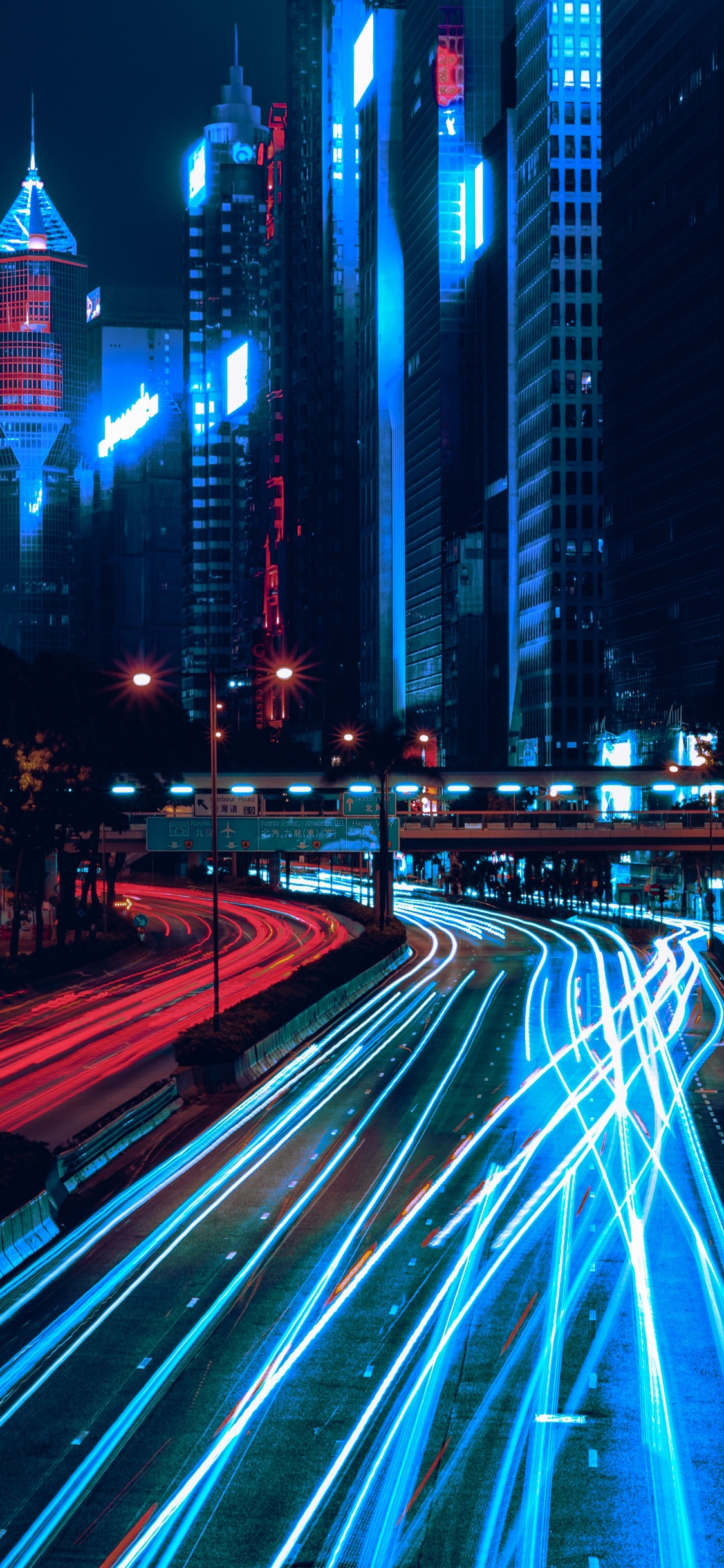 Fotografía de Lapso de Tiempo de Automóviles en la Carretera Durante la Noche. Wallpaper in 1125x2436 Resolution