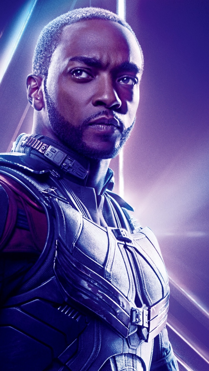 Hombre en Chaqueta de Camuflaje Blanco y Negro. Wallpaper in 720x1280 Resolution