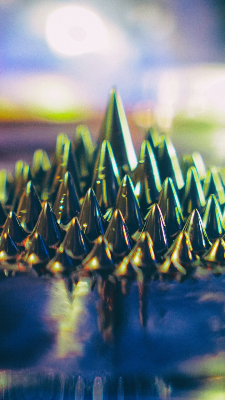 Green and Silver Paper Clips. Wallpaper in 720x1280 Resolution