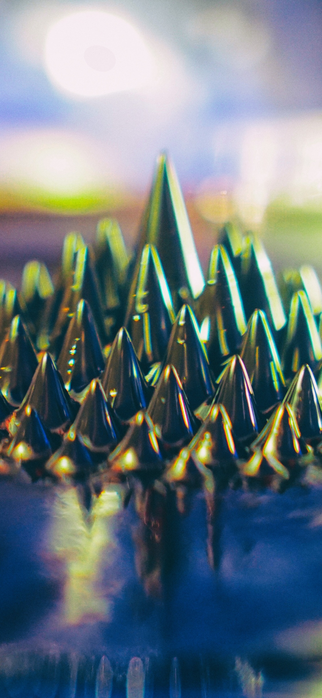 Clips de Papel Verdes y Plateados. Wallpaper in 1125x2436 Resolution