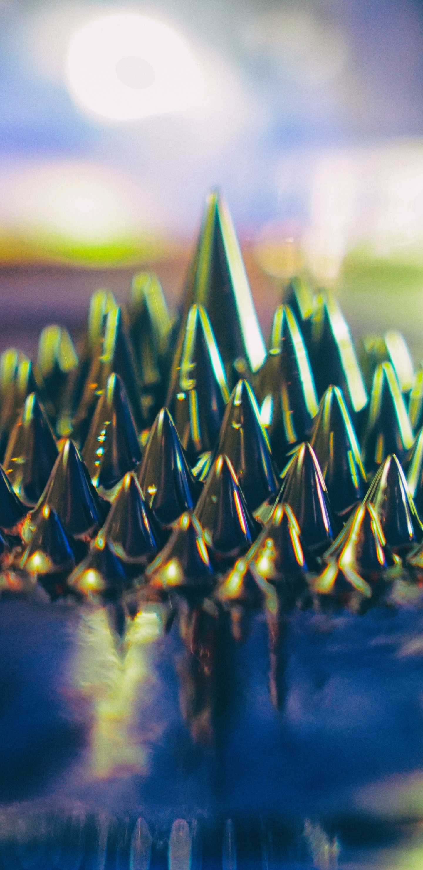 Clips de Papel Verdes y Plateados. Wallpaper in 1440x2960 Resolution