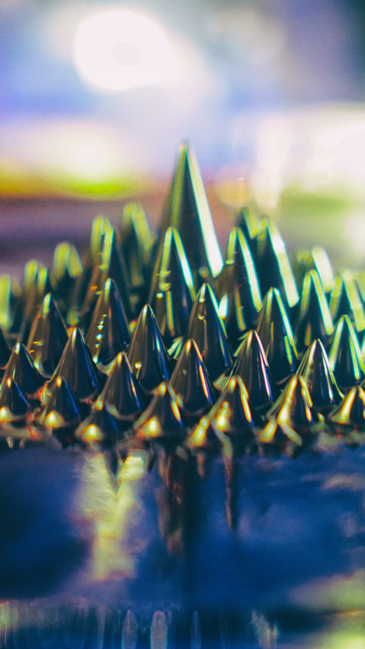 Clips de Papel Verdes y Plateados. Wallpaper in 750x1334 Resolution