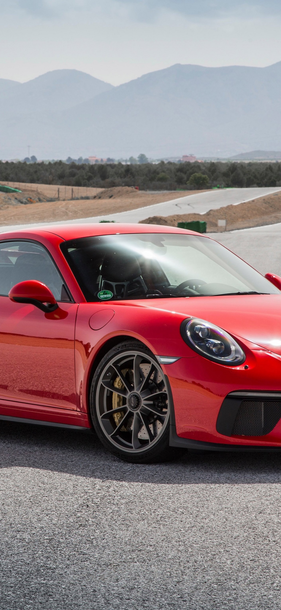 Roter Ferrari 458 Italia Tagsüber Unterwegs. Wallpaper in 1125x2436 Resolution