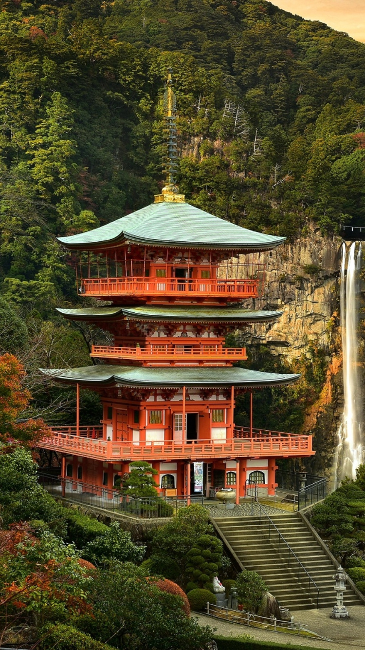 Temple Rouge et Brun Près Des Arbres Verts Pendant la Journée. Wallpaper in 750x1334 Resolution