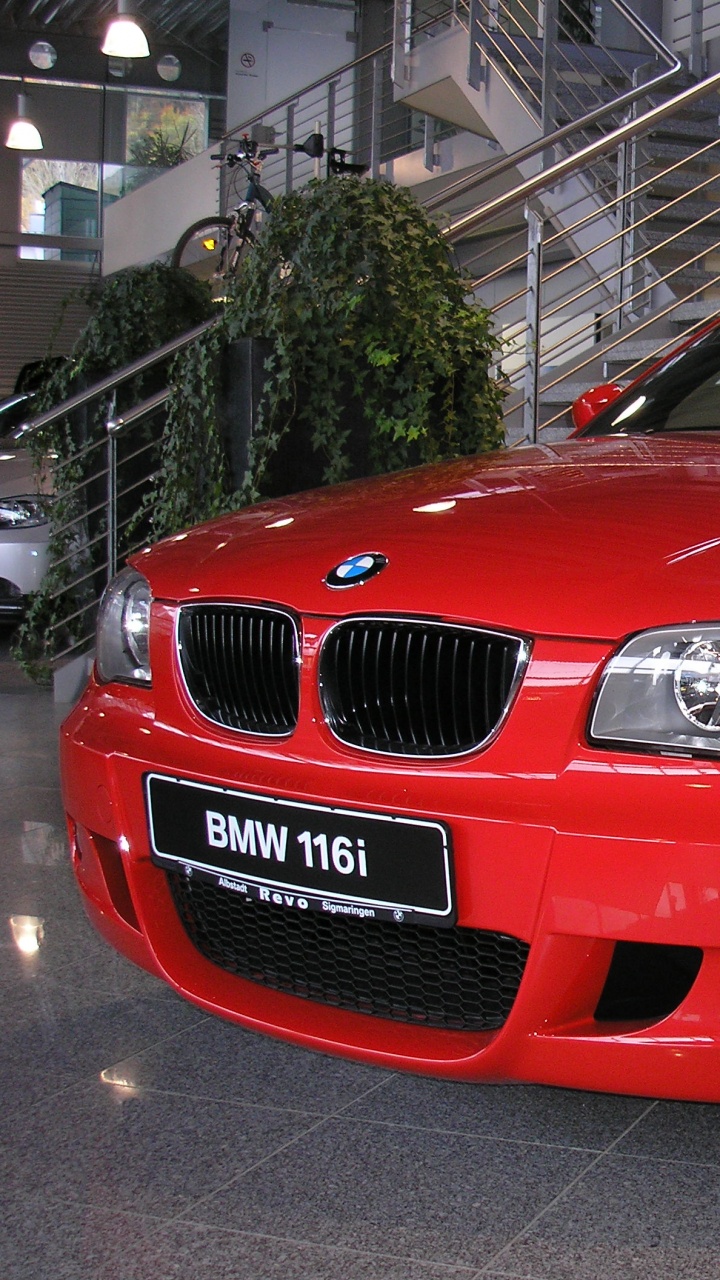 Bmw m 3 Rouge Garée Sur Parking. Wallpaper in 720x1280 Resolution