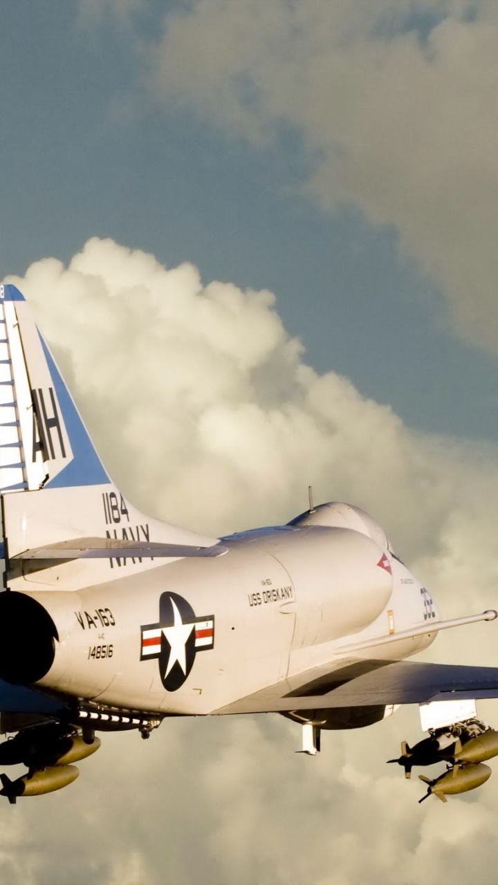 White and Blue Airplane Flying in The Sky. Wallpaper in 720x1280 Resolution