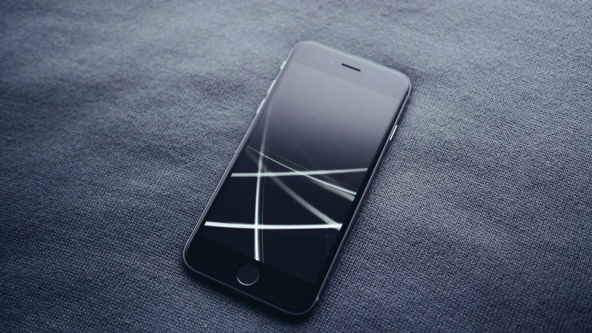 Iphone 5c Blanc Sur Textile Noir. Wallpaper in 1920x1080 Resolution