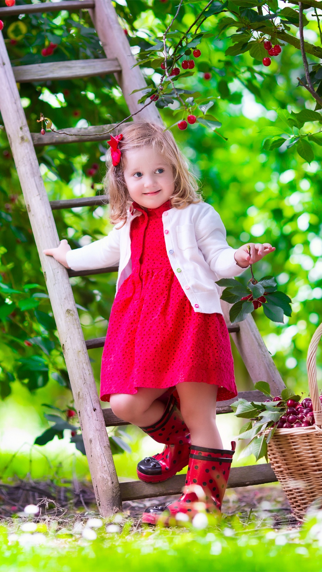 Kind, Baum, Fabrik, Kleidung, Blatt. Wallpaper in 1080x1920 Resolution