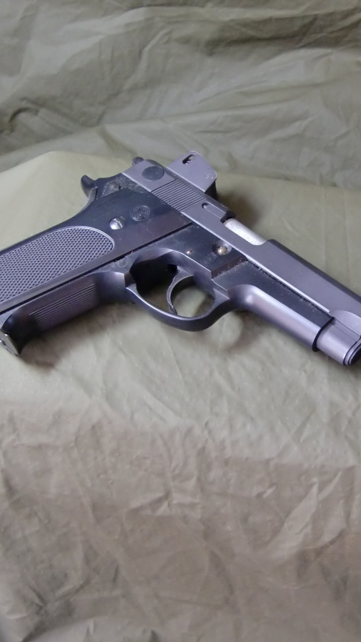 Arma, Pistola, Gatillo, Cañón de la Pistola, Pistola de Aire. Wallpaper in 720x1280 Resolution