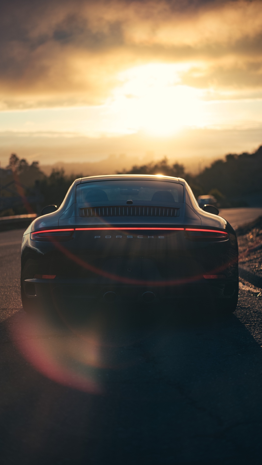 Voiture Noire Sur Route Pendant le Coucher du Soleil. Wallpaper in 1080x1920 Resolution