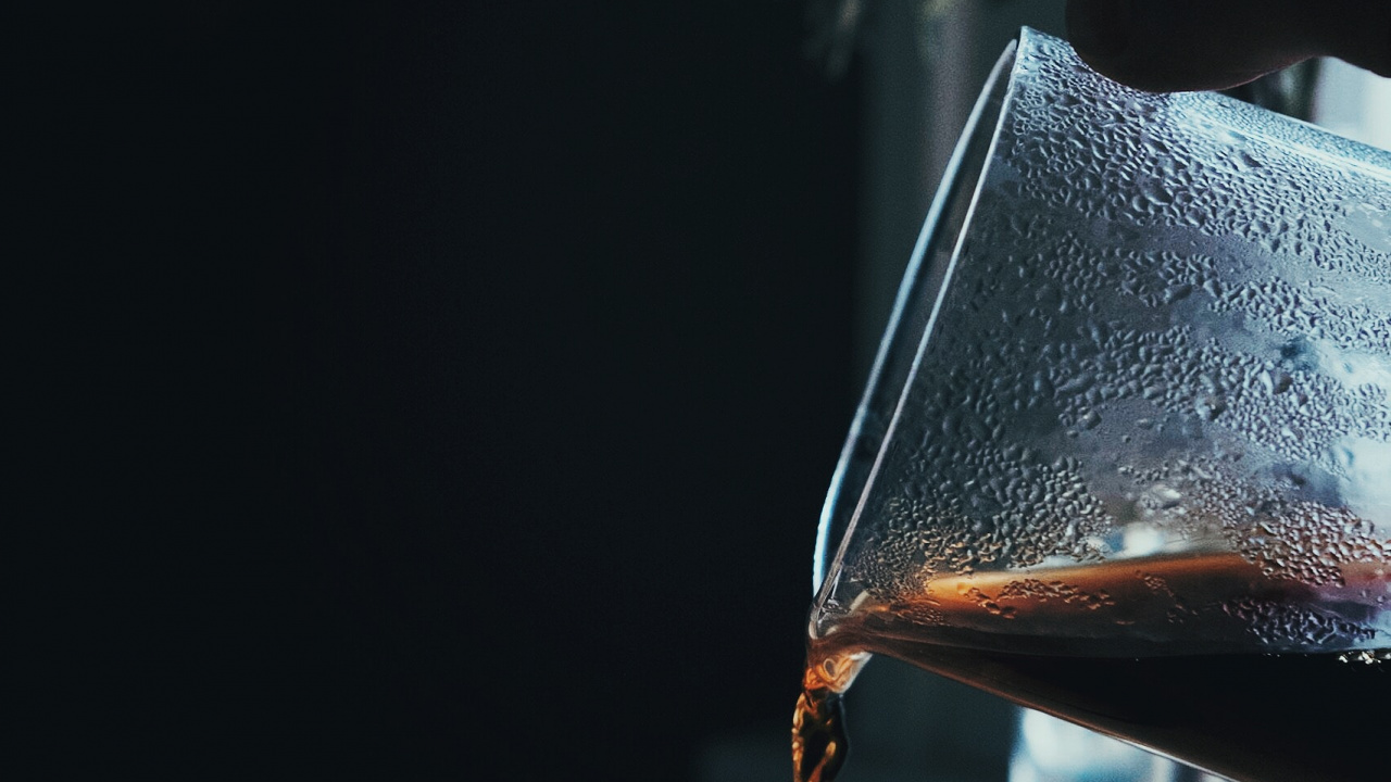 Klares Trinkglas Mit Wasser. Wallpaper in 1280x720 Resolution