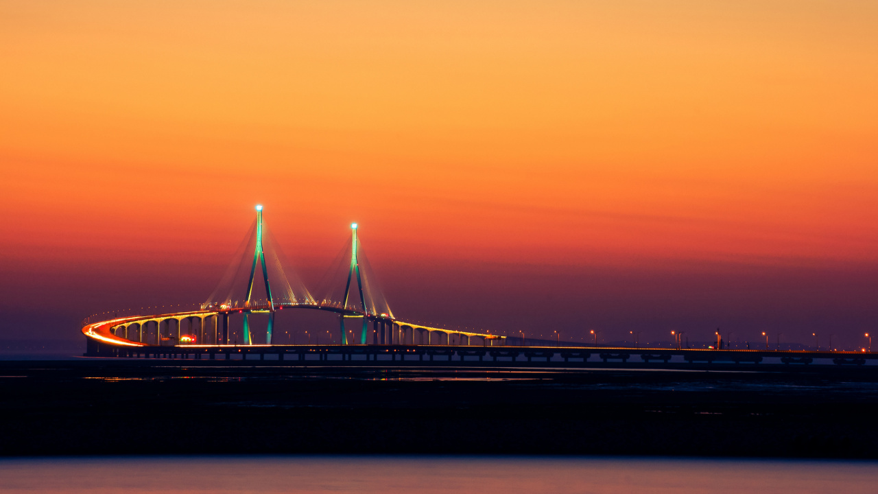 Pont Au-dessus D'un Plan D'eau au Coucher du Soleil. Wallpaper in 1280x720 Resolution