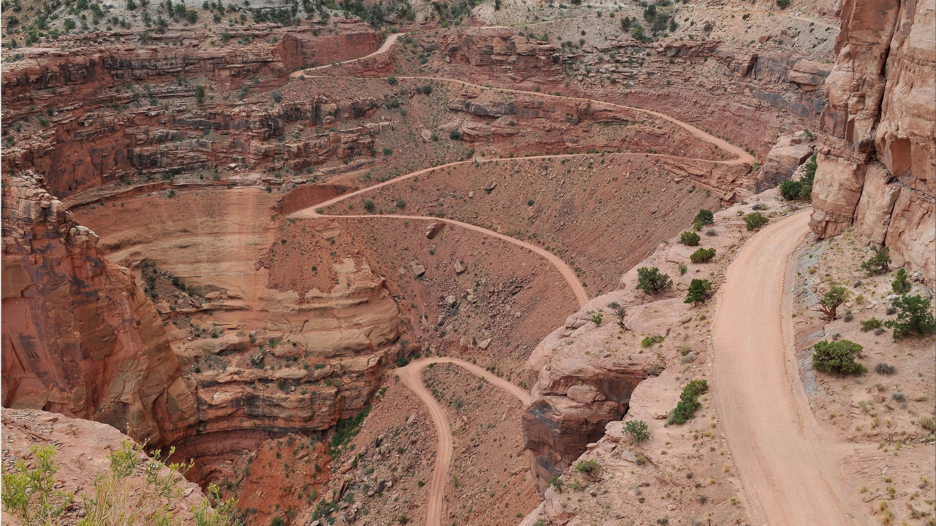 Brown Rock Formation During Daytime. Wallpaper in 1366x768 Resolution