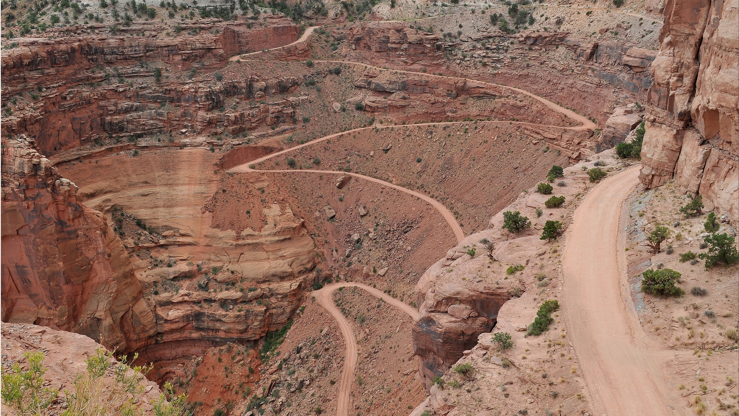 Brown Rock Formation During Daytime. Wallpaper in 2560x1440 Resolution