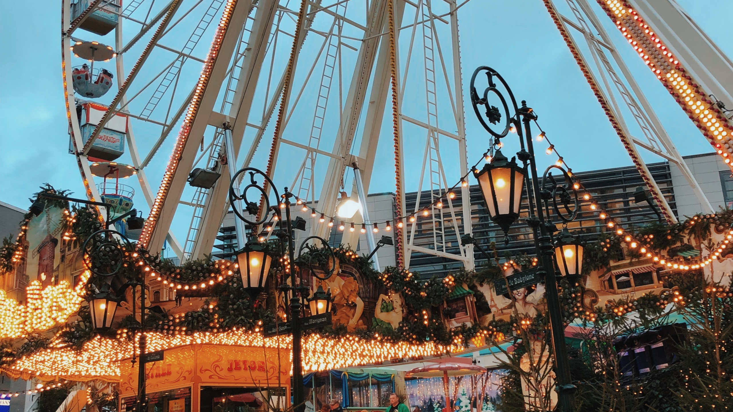 Ferris Wheel, Public Space, Bench, Amusement Ride, Spoke. Wallpaper in 2560x1440 Resolution