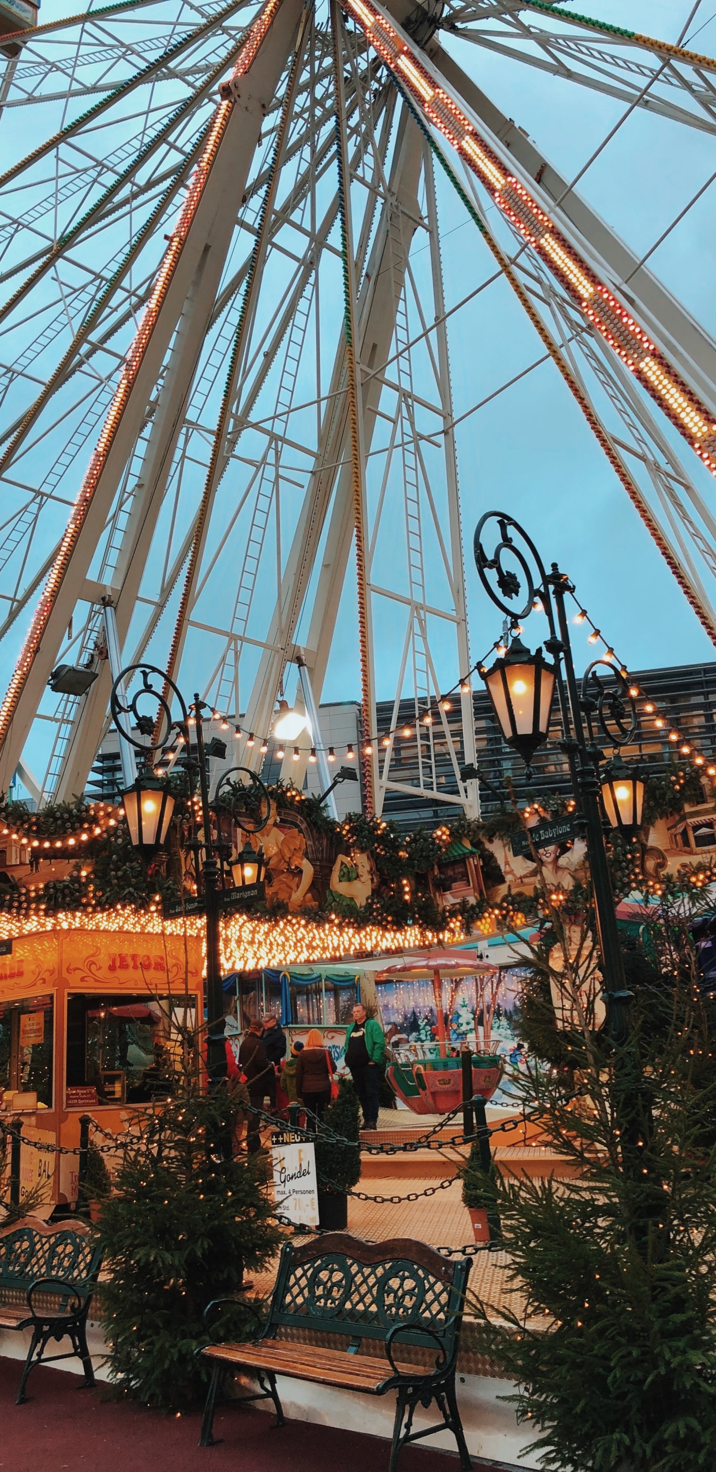 Riesenrad, Öffentlichen Raum, Fahrgeschäft, Speiche, Sonnenlicht. Wallpaper in 1440x2960 Resolution