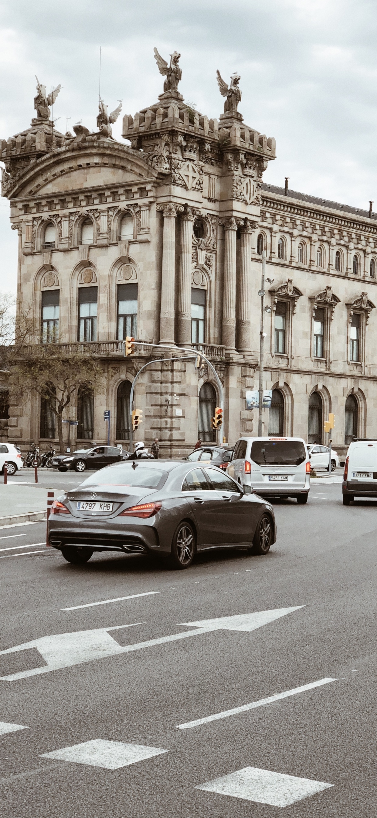Aduana Building, Subdelegaci Del Govern a Barcelona, Road, Architecture, King. Wallpaper in 1242x2688 Resolution