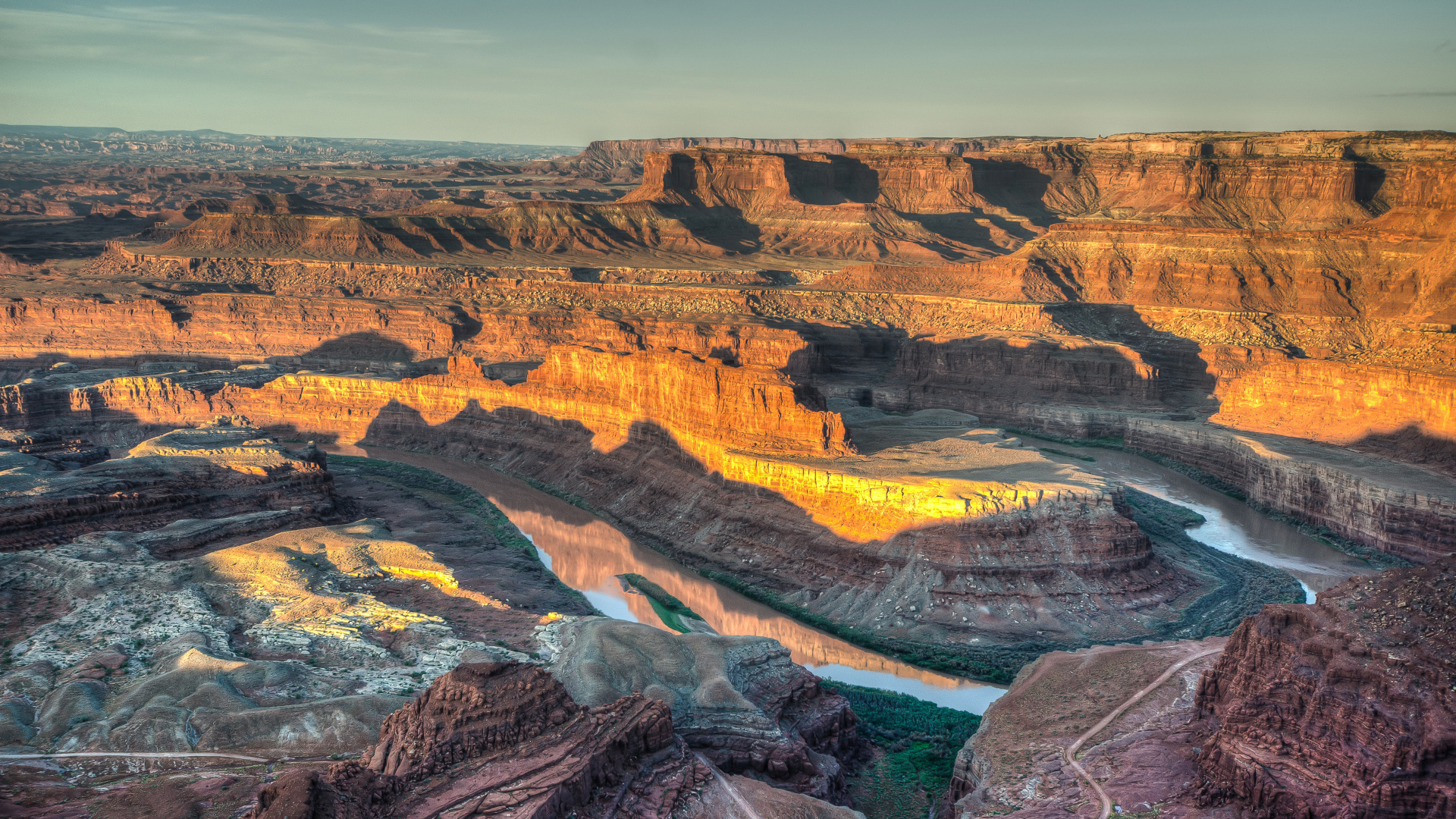 Montañas Marrones y Verdes Bajo un Cielo Azul Durante el Día. Wallpaper in 1920x1080 Resolution