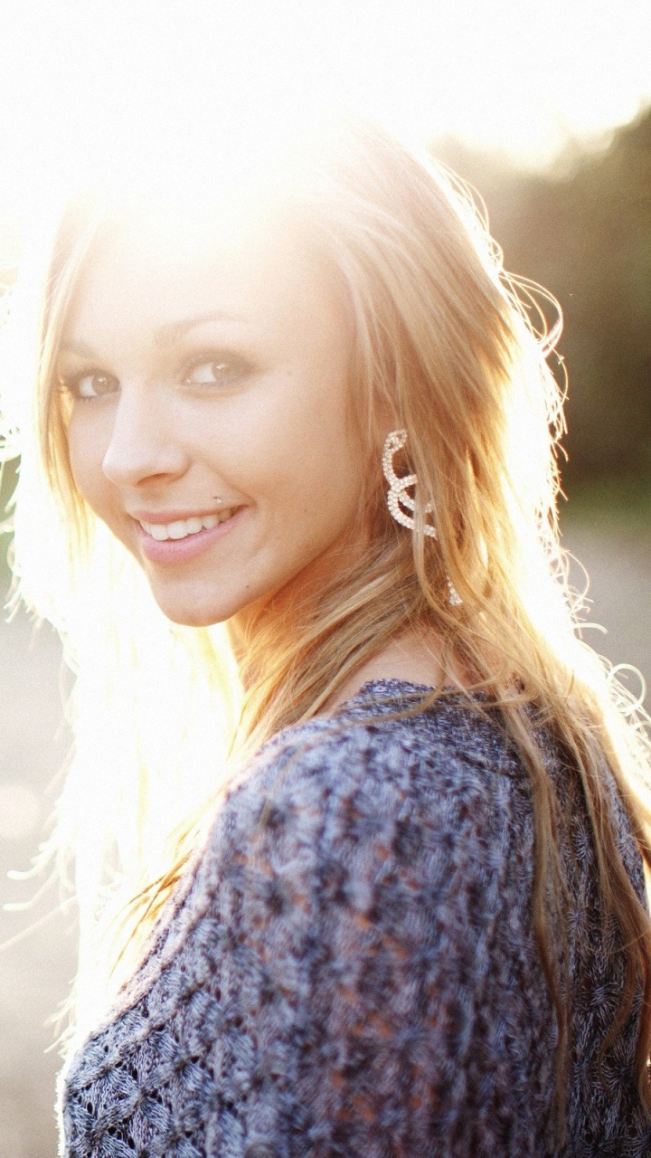 Haar, Blonde, Sonnenlicht, Schönheit, Licht. Wallpaper in 720x1280 Resolution