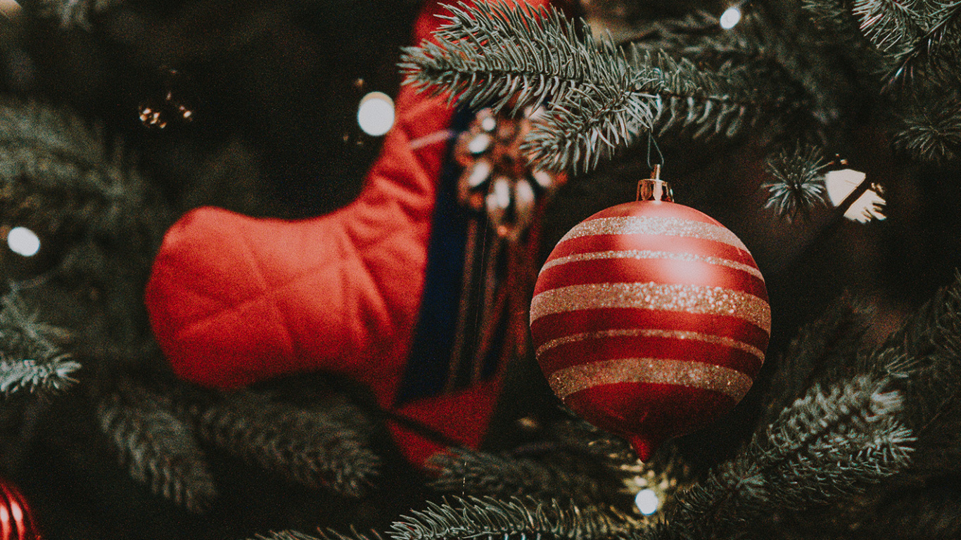 Neujahr, Weihnachten, Weihnachtsbaum, Christmas Ornament, Weihnachtsbeleuchtung. Wallpaper in 1366x768 Resolution