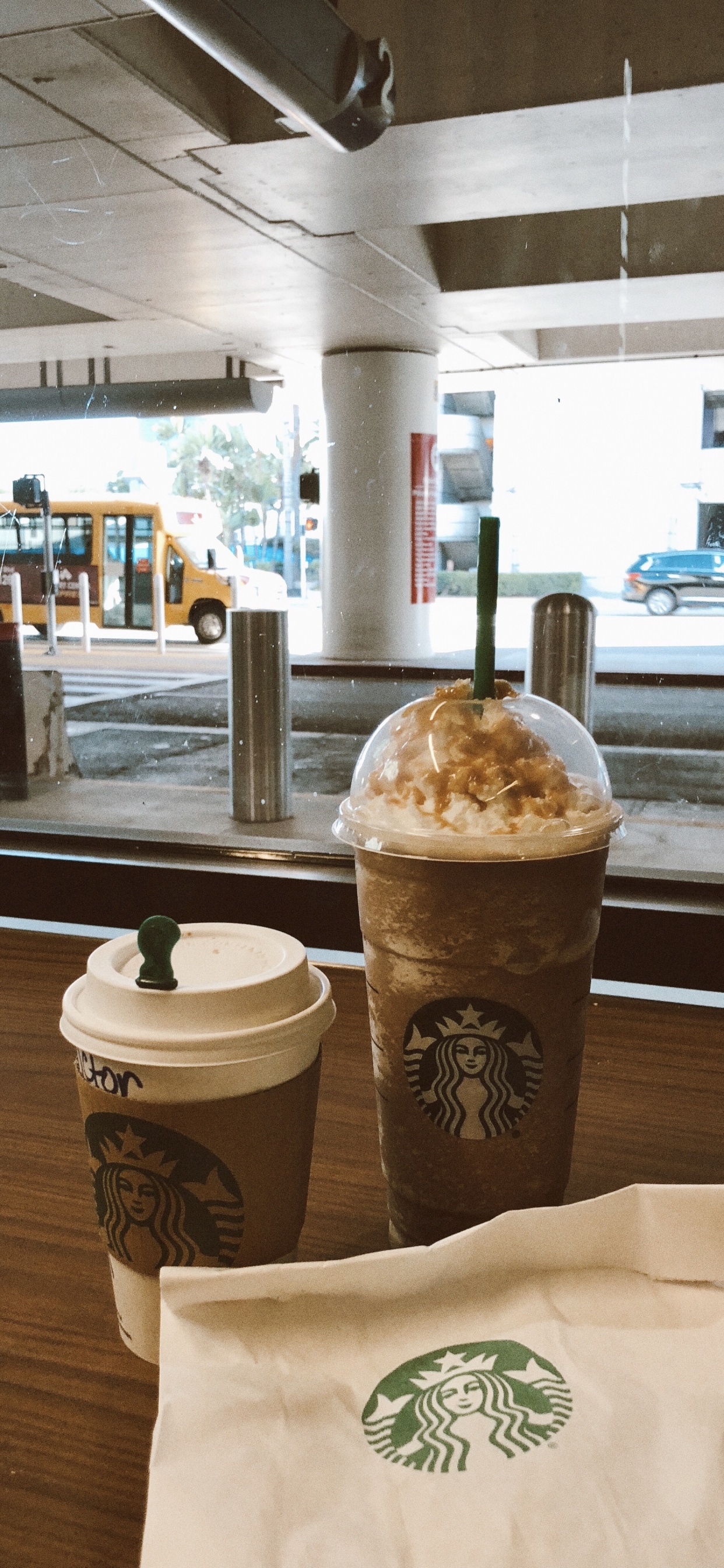 Starbucks, Étage, Plancher, Design D'intérieur, Plafond. Wallpaper in 1242x2688 Resolution