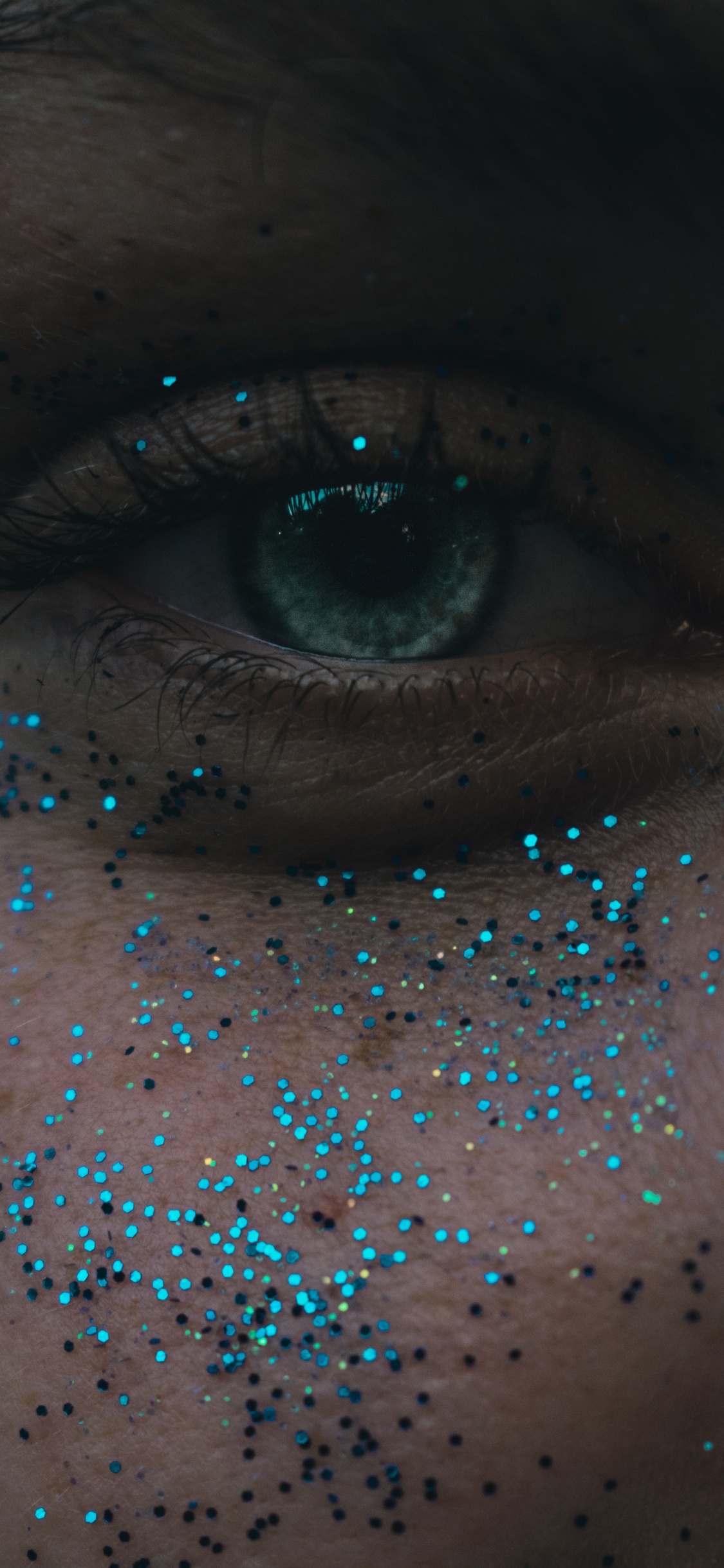 Persons Eye With Blue Eyes. Wallpaper in 1125x2436 Resolution
