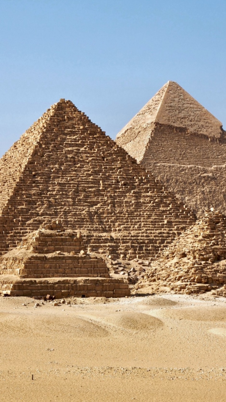 Pyramide en Forme de Pyramide Sur le Sable. Wallpaper in 720x1280 Resolution