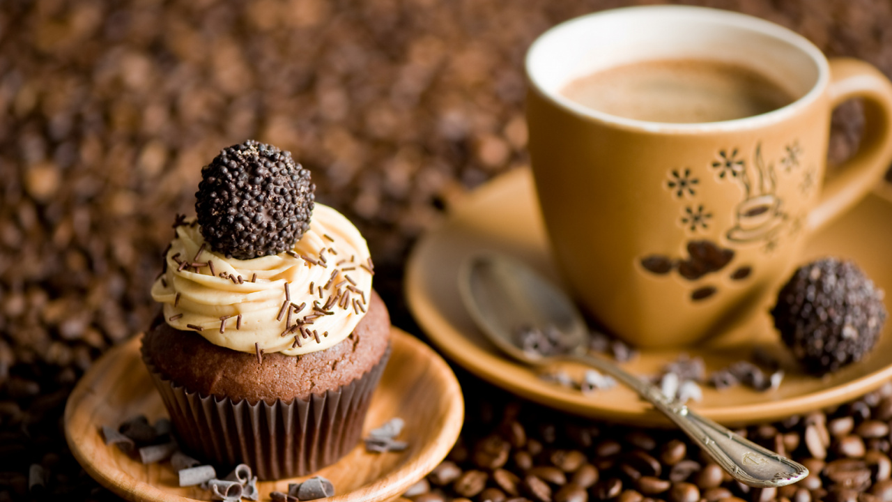 Brown Cupcake on White Ceramic Saucer. Wallpaper in 1280x720 Resolution