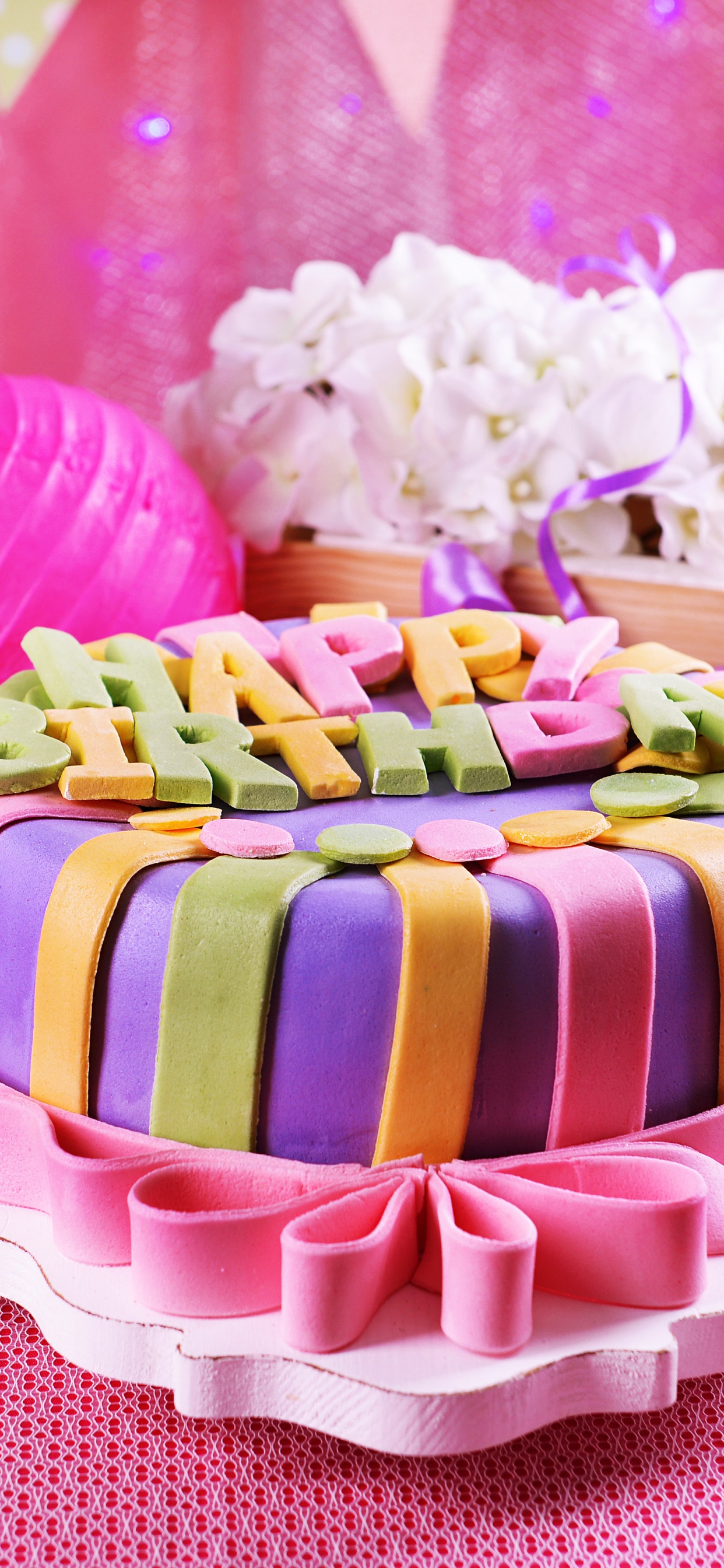 Geburtstag, Partei, Geburtstagskuchen, Lebensmittel, Dessert. Wallpaper in 1242x2688 Resolution