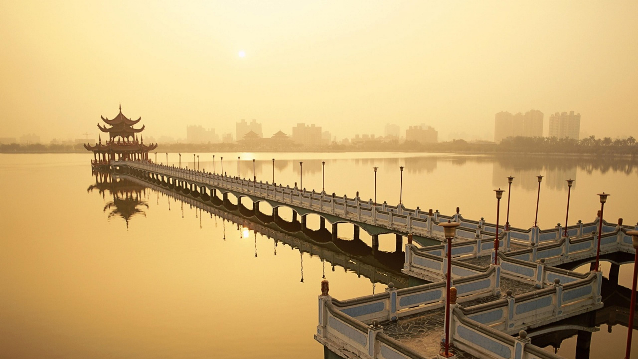 Brown Wooden Dock on Body of Water During Daytime. Wallpaper in 1280x720 Resolution