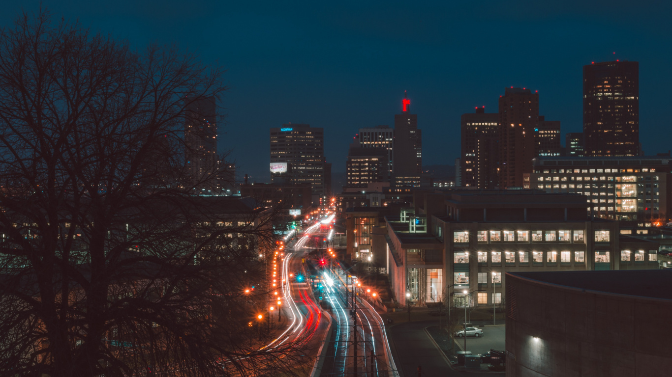 Photographie en Accéléré de Voitures Sur la Route Pendant la Nuit. Wallpaper in 1366x768 Resolution